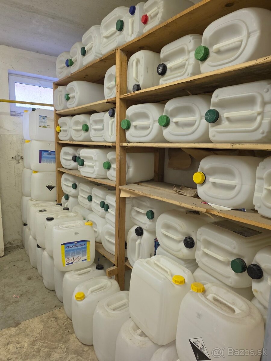 prázdne plastové kanistre - 3