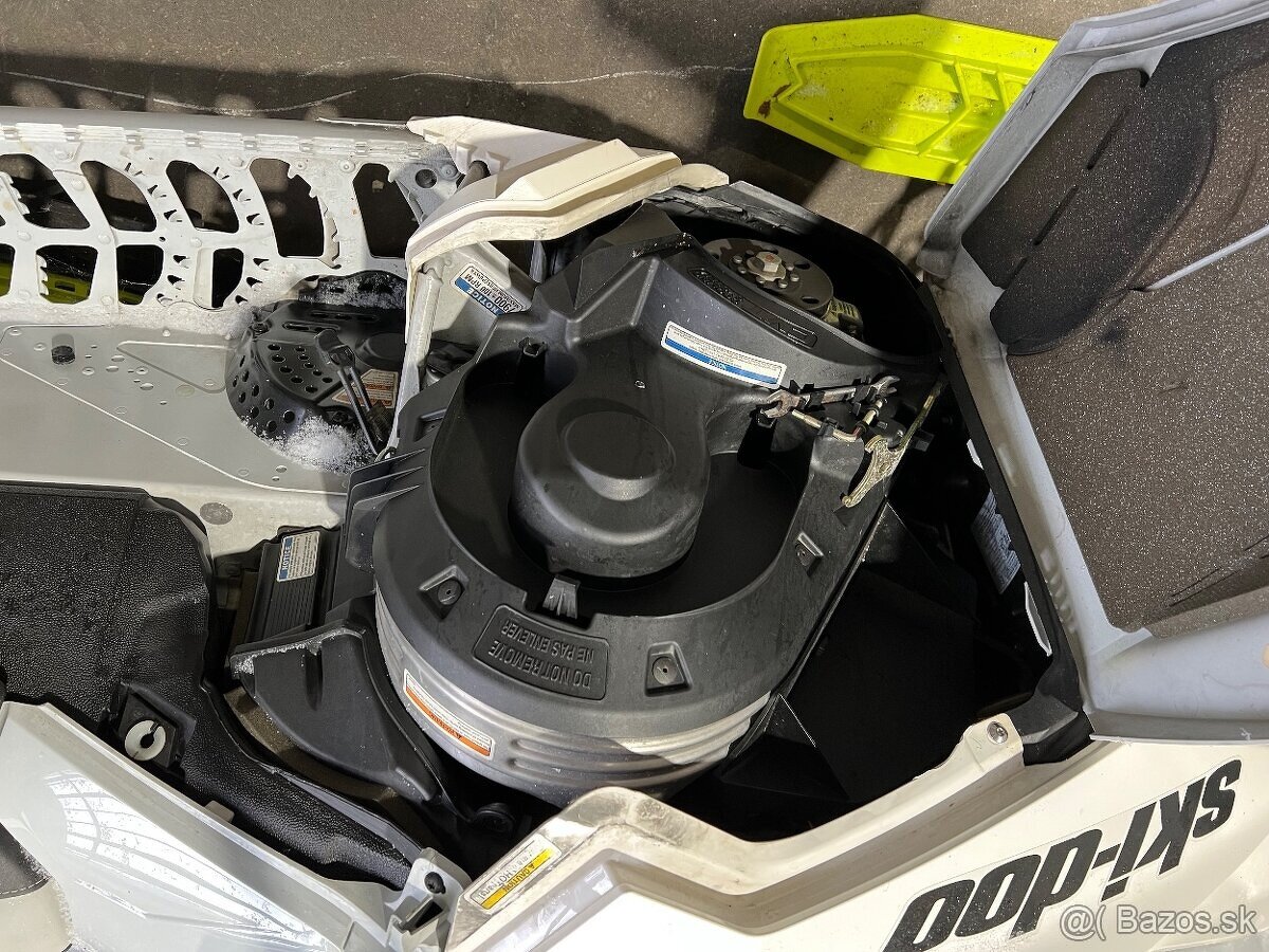 Snezny skuter ski doo 800 Summit