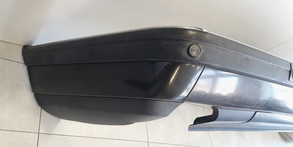 BMW 7 E32 Zadný nárazník - 3