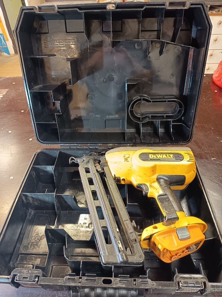 DEWALT DC618 18V klincovačka + adaptér - 3