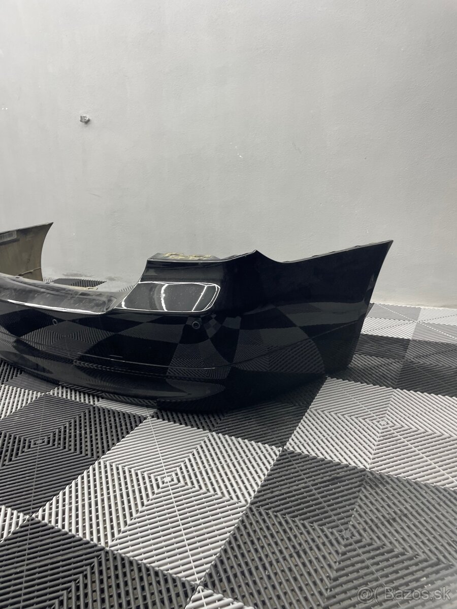 Zadný nárazník bmw e90 čierna farba - 3