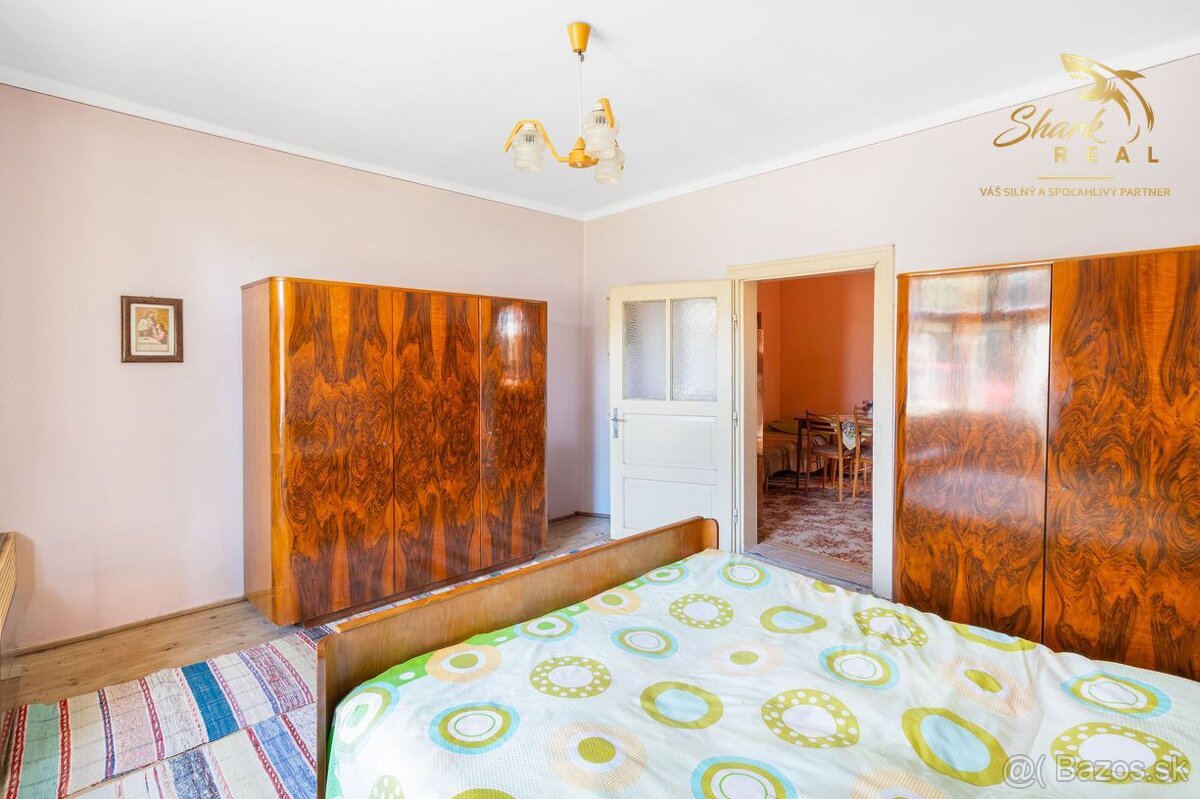 Na predaj 6-izbový rodinný dom s veľkým pozemkom v Komjatici - 3