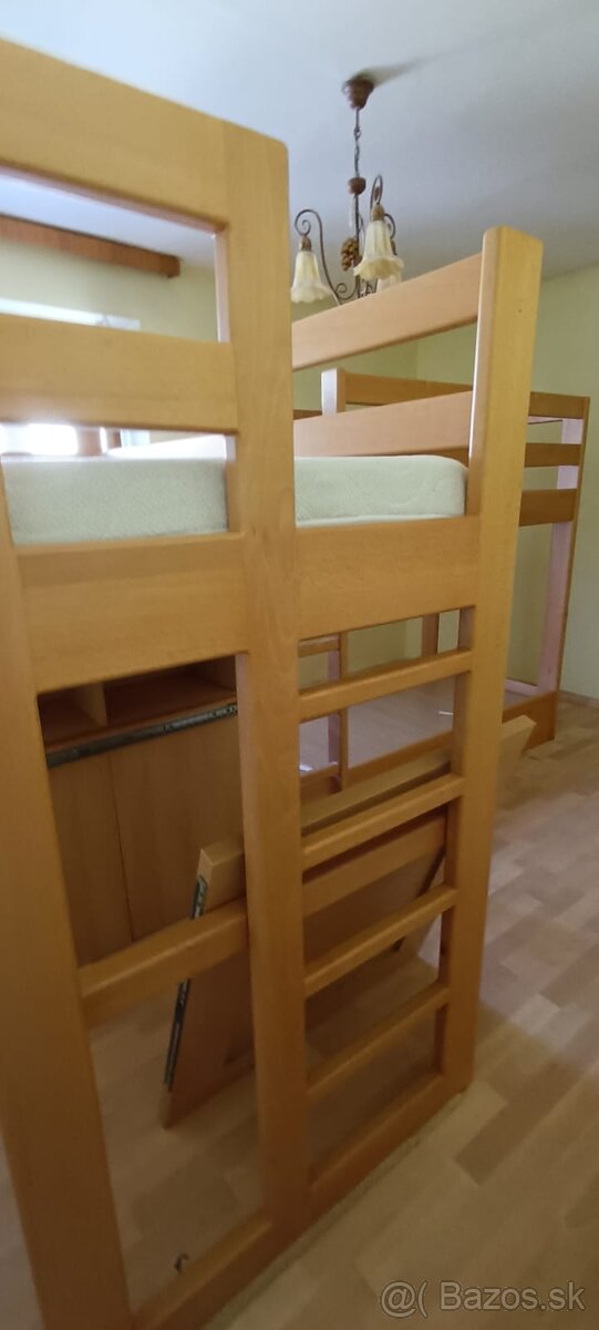 Poschodové postele z masívu s úložným priestorom a skrine. - 3