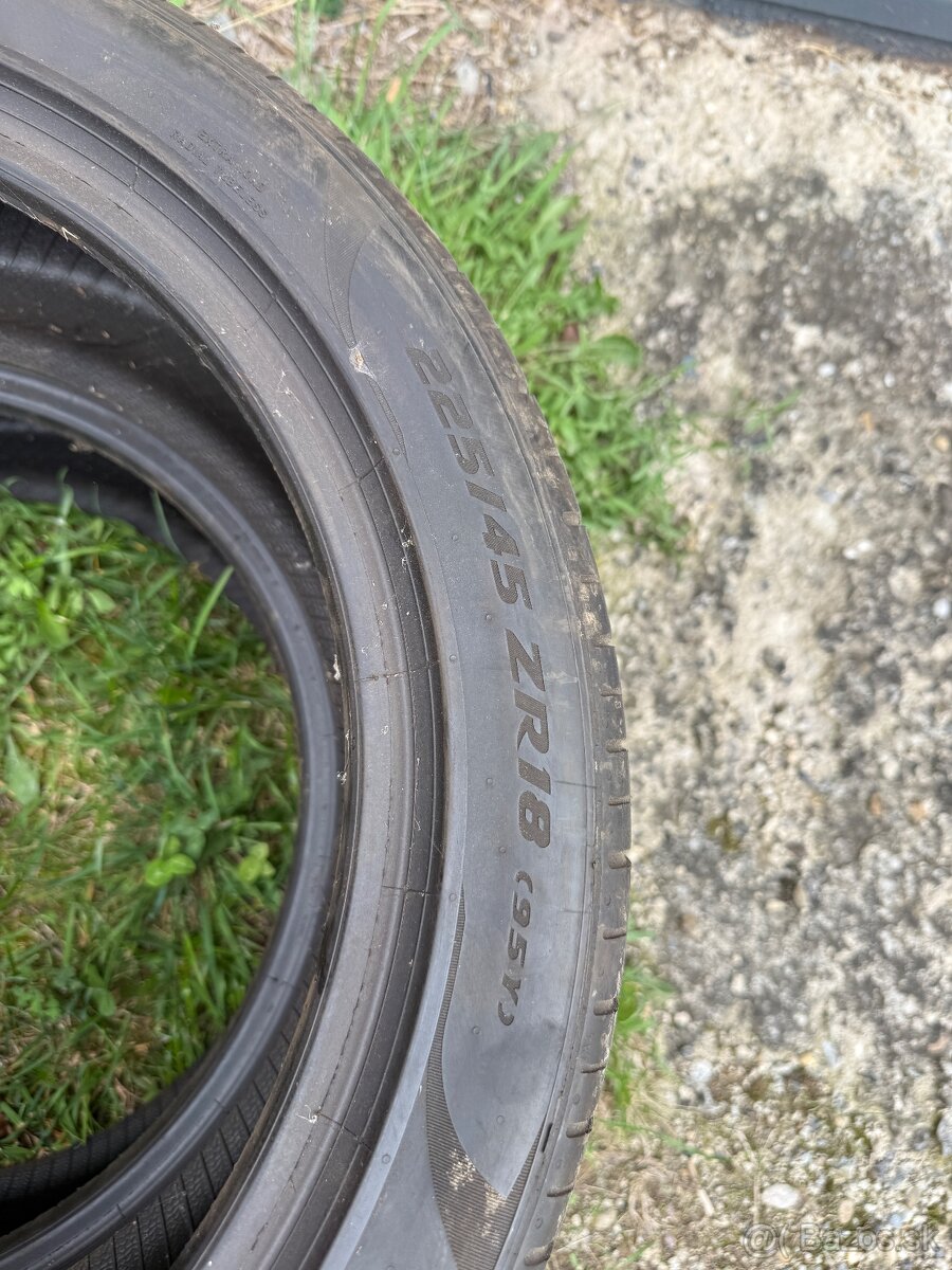 225/45R18 - 3