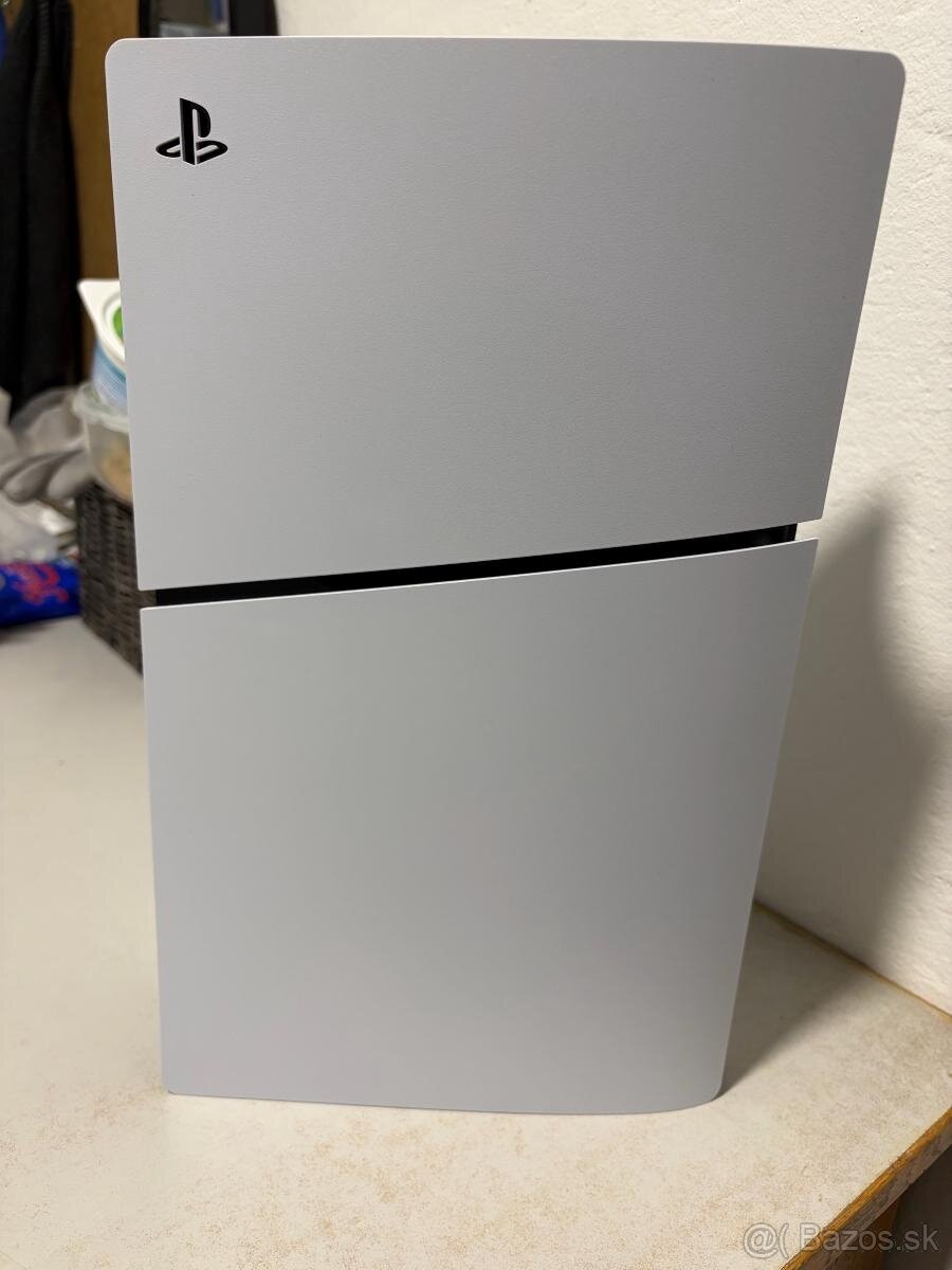 PlayStation 5 (Slim) Digitálna edícia - 825 GB - 3