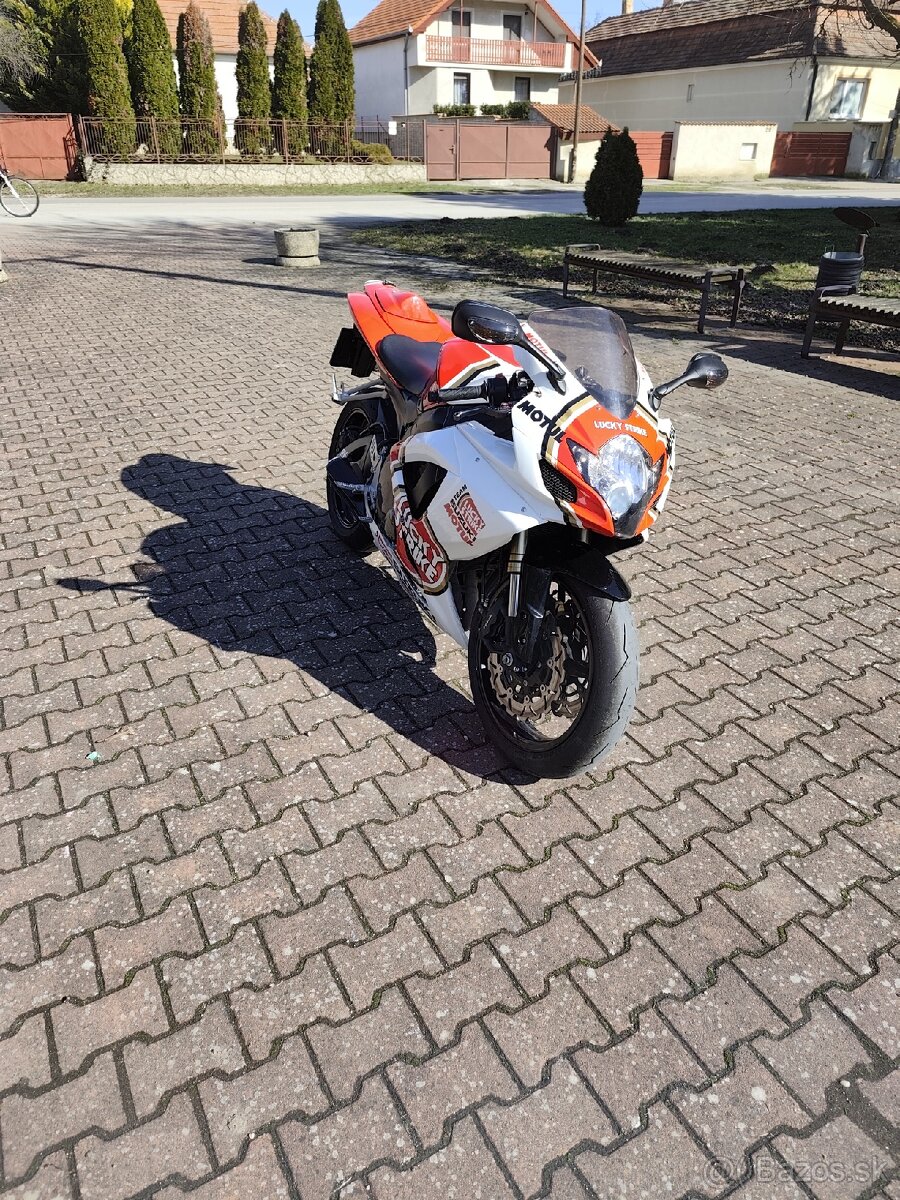 Suzuki GSXR 600 - 3