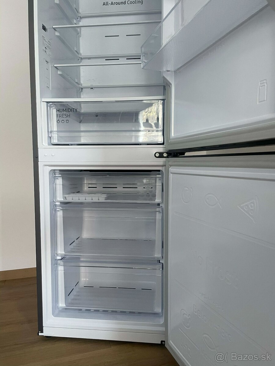 Moderná a takmer nová chladnička Samsung RB34C600CSA/EF - 3