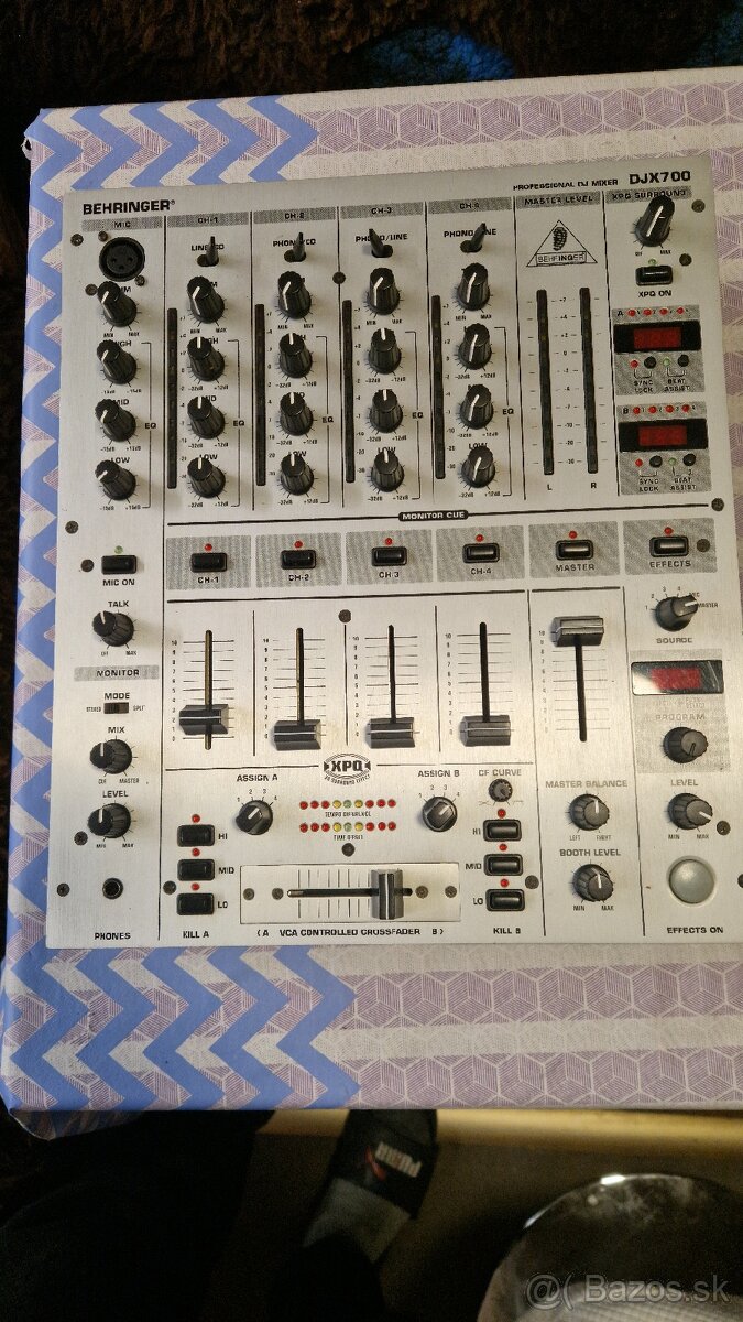 Predám mixpult behringer DJX700 - 3