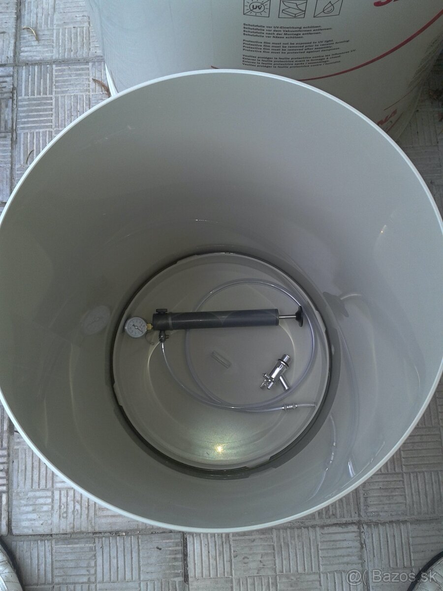 Plastové sudy na víno - 3