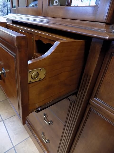 Rustikálna vitrína masív - 3