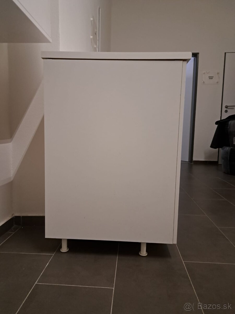 Predám biely kuchynský nábytok / skrinky - 3