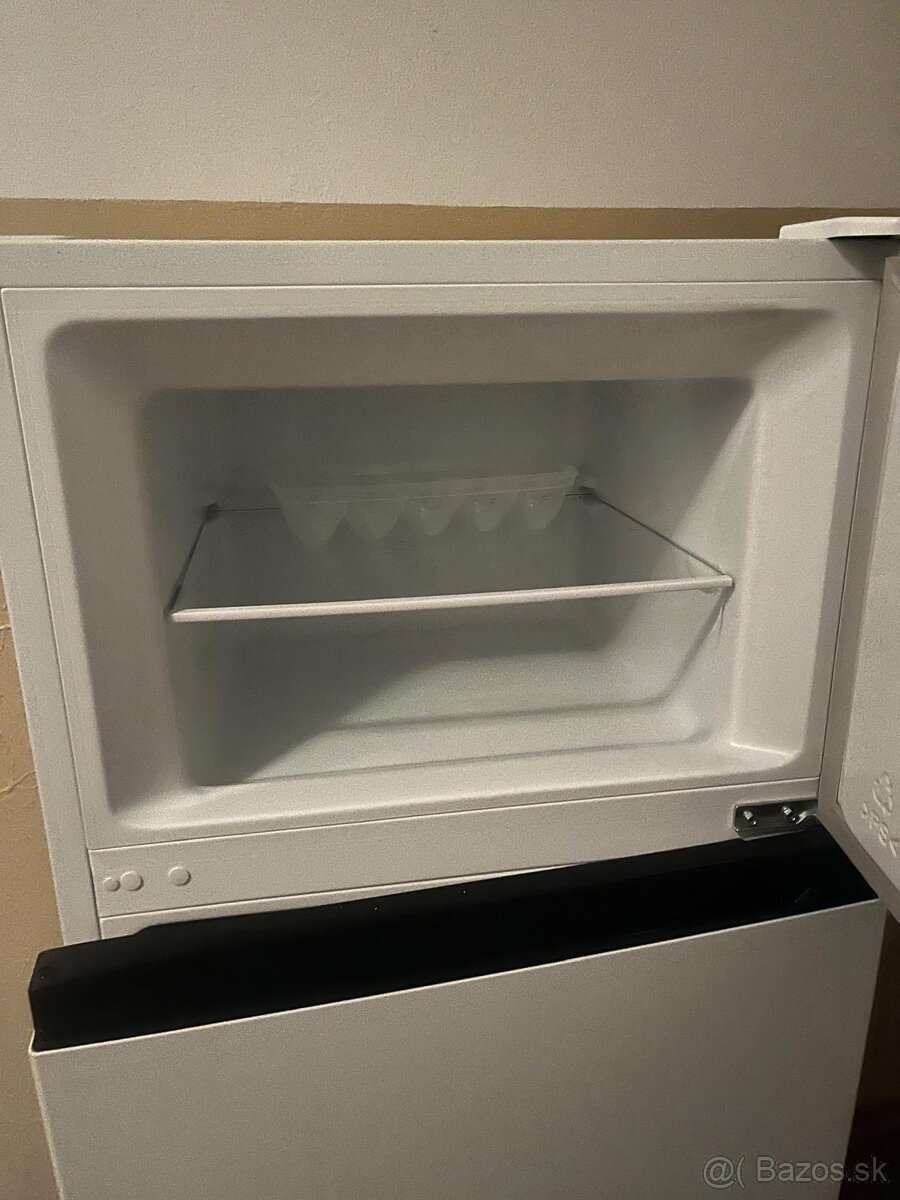 Chladnička s mrazničkou Hisense - 3