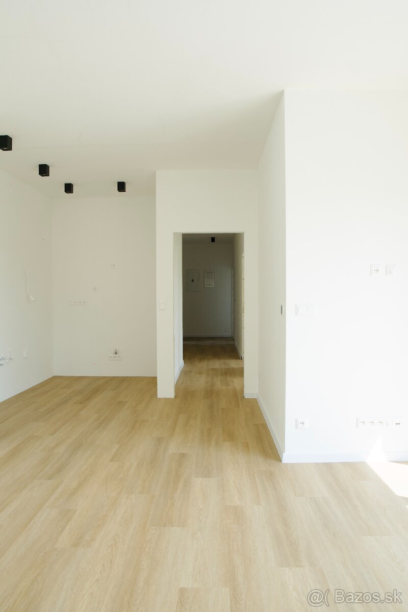 3 izbový byt s terasou v Slnečnej Aleji, - 3