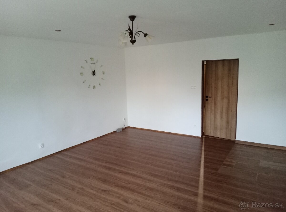 Rodinný dom v Žakovciach - dve bytové jednotky - 3