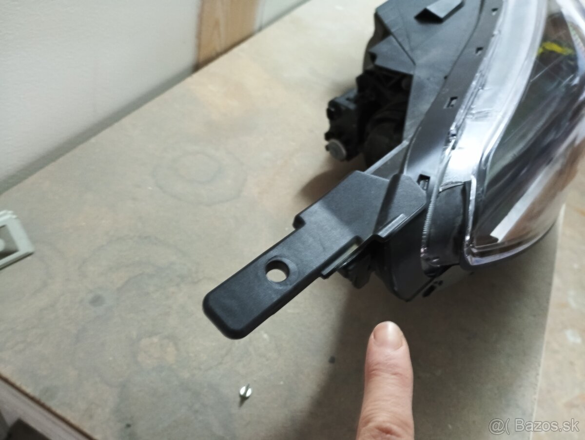 Práve predné svetlo Kia Rio - 3