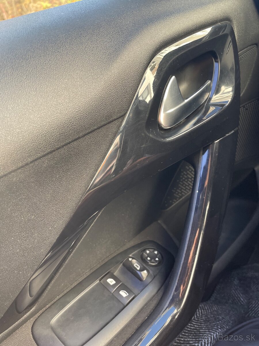 Peugeot 208 • 2012 • 1.4 Diesel • 50 kW • - 3