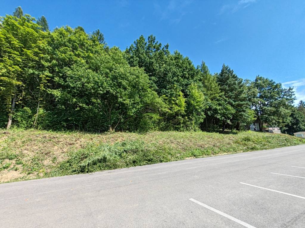 Jeden z troch pozemkov v prvej línii pri vode PREDANÝ - 3