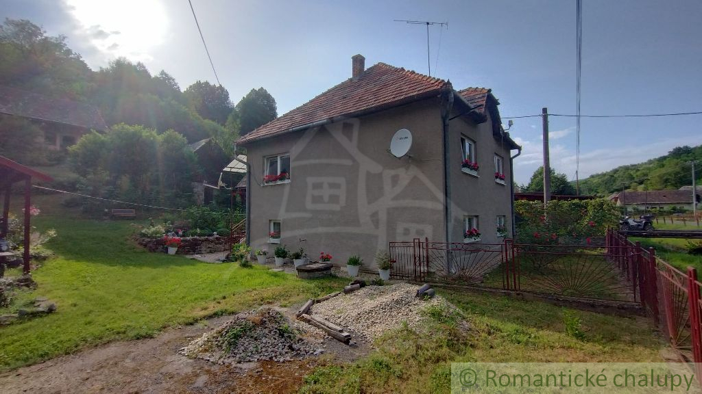 Vidiecka usadlosť s možnosťou podnikania – bývanie, agrotu - 3