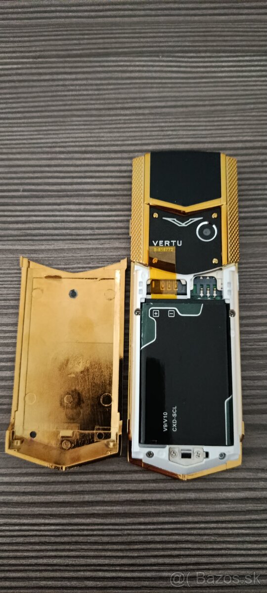 Luxusný kovový tlacitkovy mobil úplne nový - 3