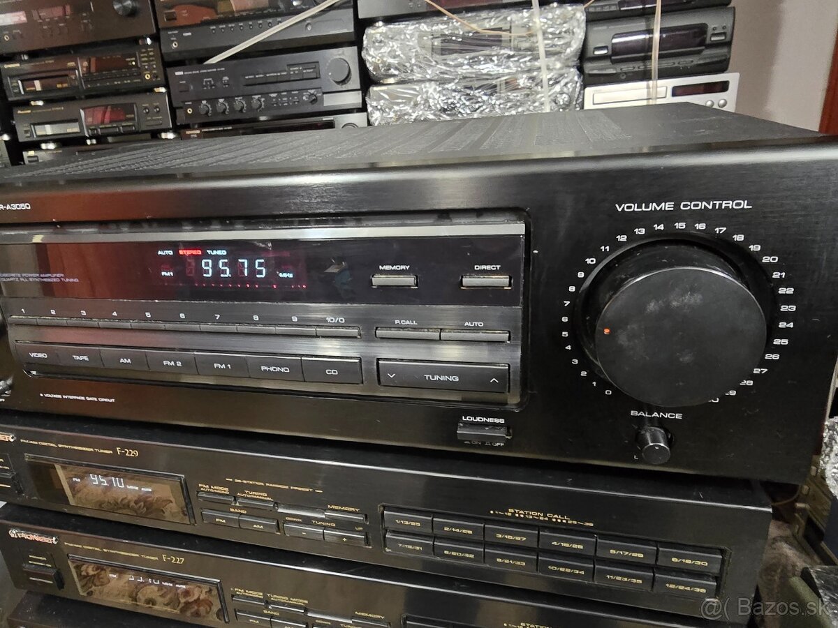 Kenwood KR-A3050 stereo receiver - 3