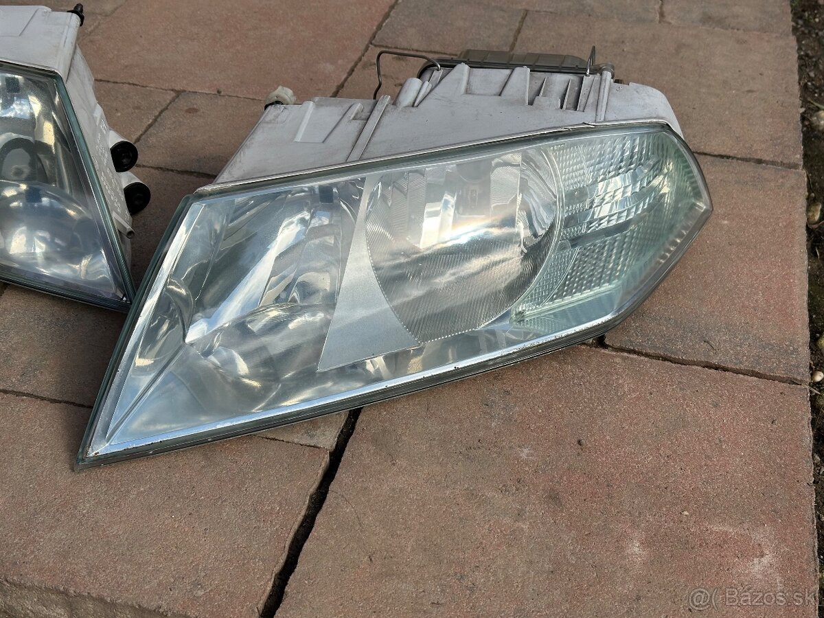 Skoda Octavia - predne svetla - 3