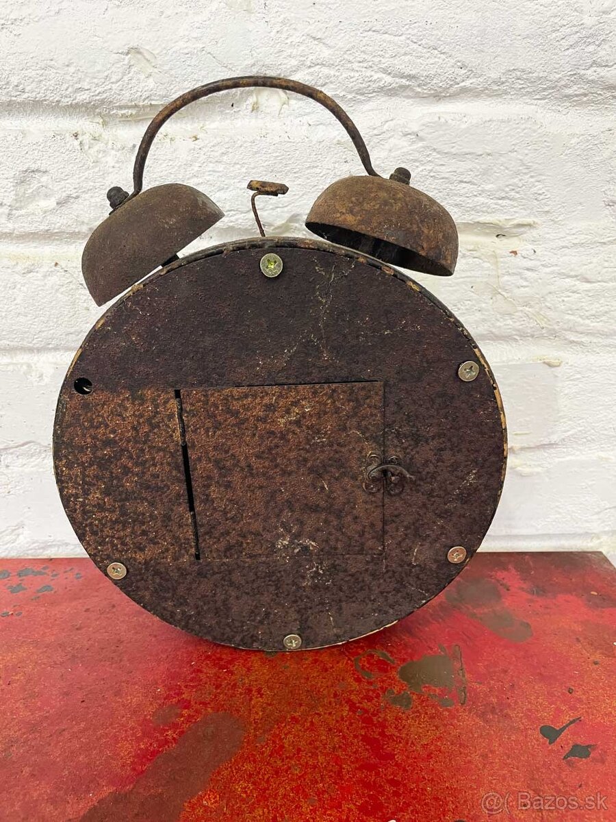 Starý veľký budík - 3