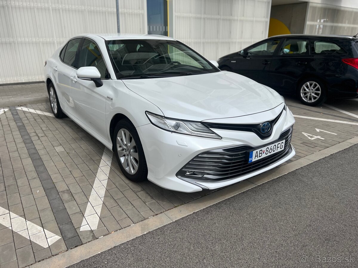 2020 Toyota Camry Hybrid - 3
