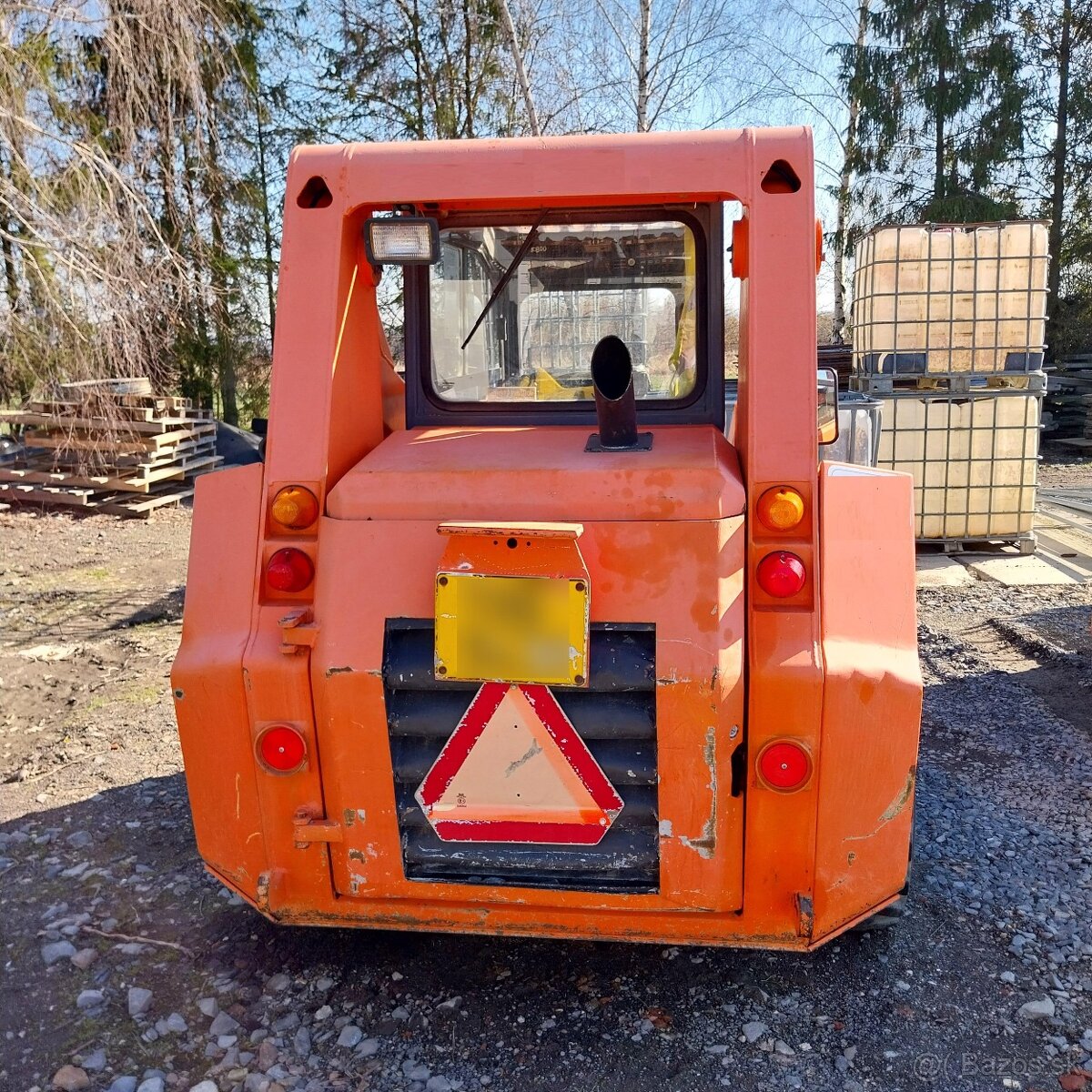 LOCUST L 753 nakladač smykový - 3