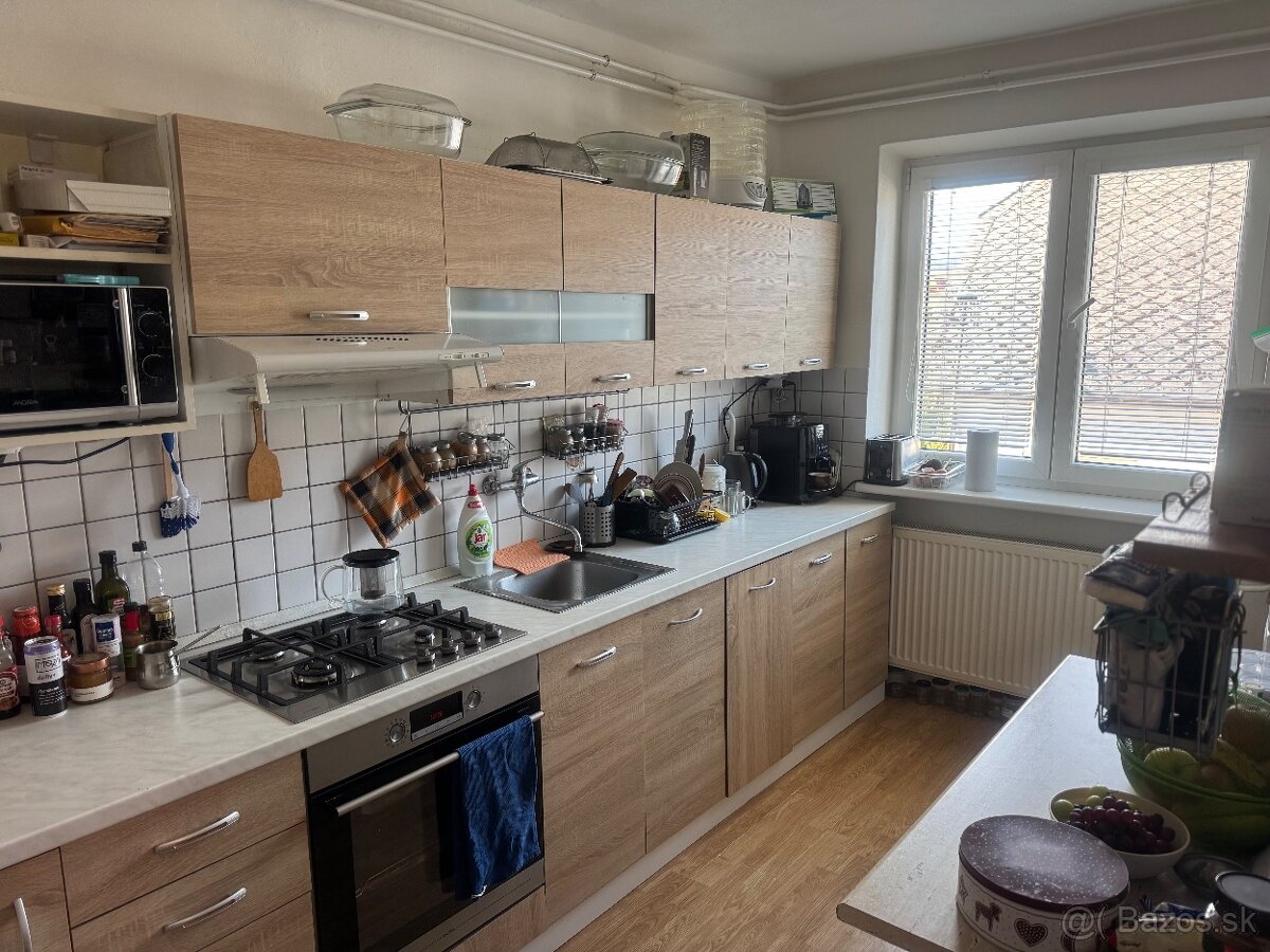 Predám 2i byt s záhradou a garazou - 3
