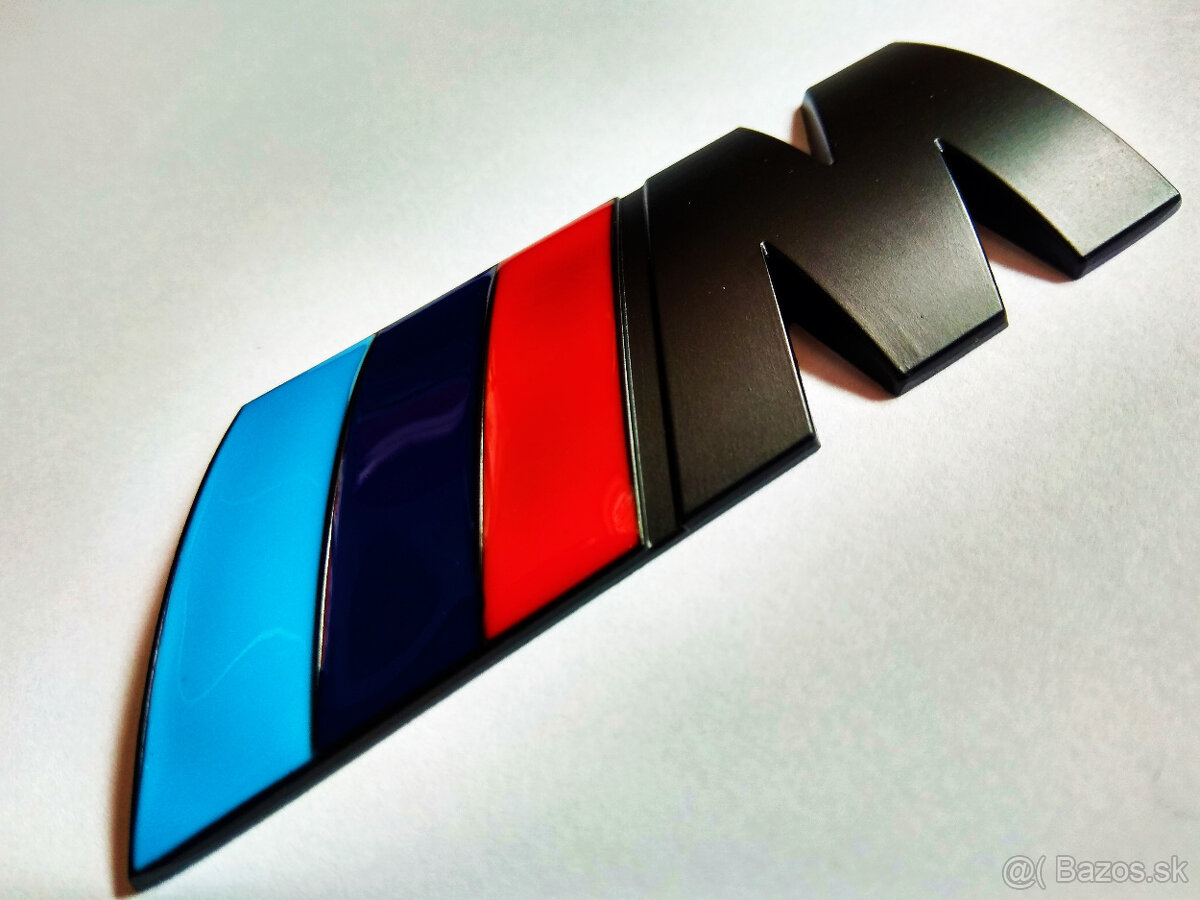 čierny M-znak na BMW - 3