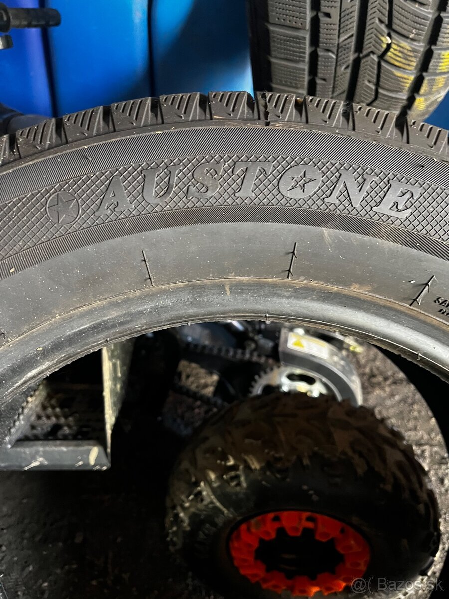 Predám 2ks zimné pneu 215/60 r17 - 3