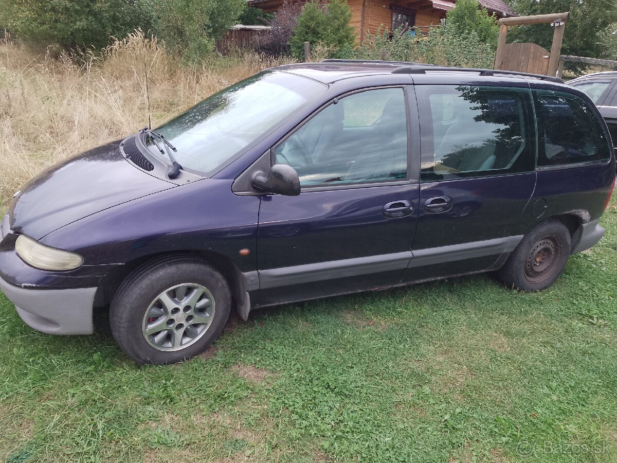 Chrysler Voyager 2,5 td - 3