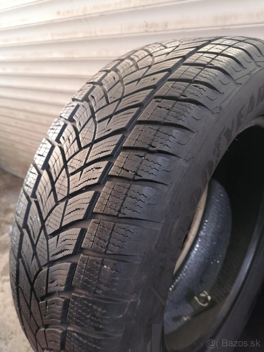 Goodyear zimné 235/60/R17 - 3