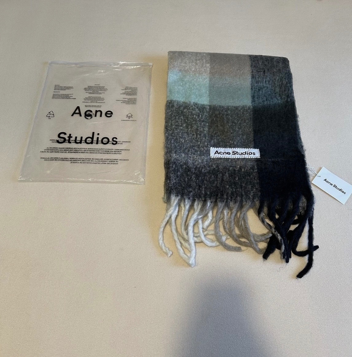 Acne studios šál - 3