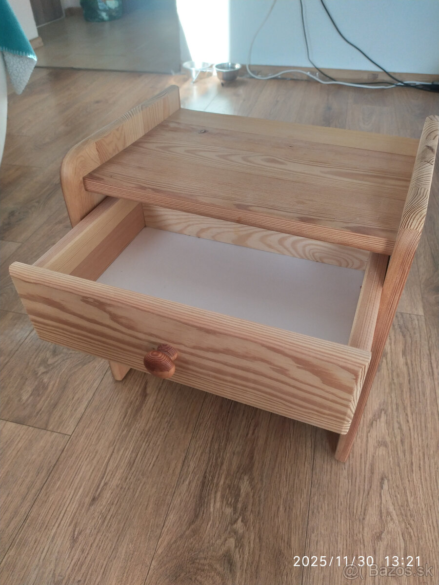 Nočný stolík z borovice - 3