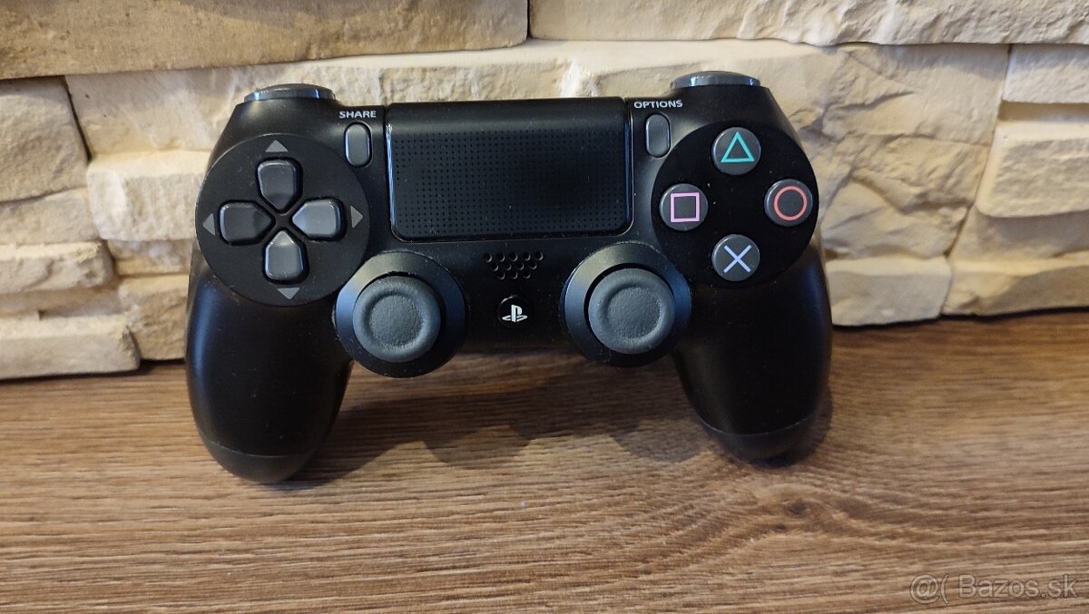 Playstation 4 ovladače - 3