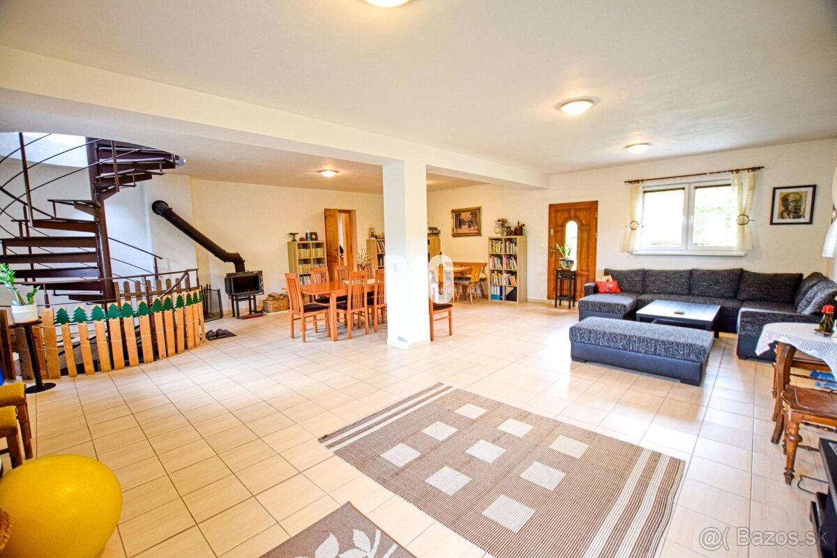 Predaj priestranného domu s hosťovskými izbami – Oščadnica, - 3