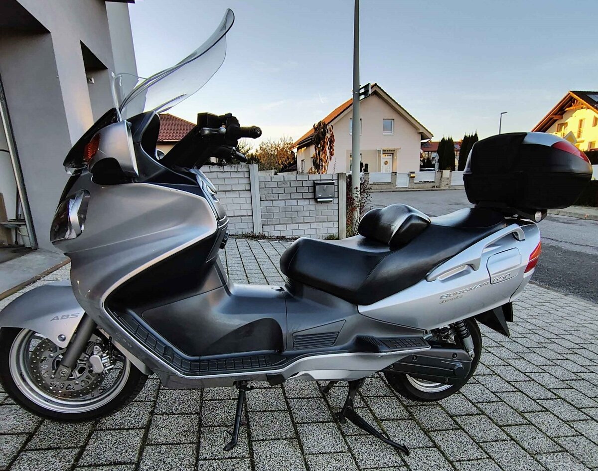 Suzuki Burgman 650 - 3