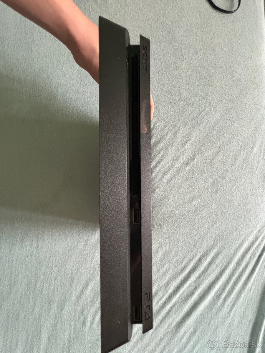 Ps4 slim+ovladac+HDMI kabel+zdrojivi kabel - 3