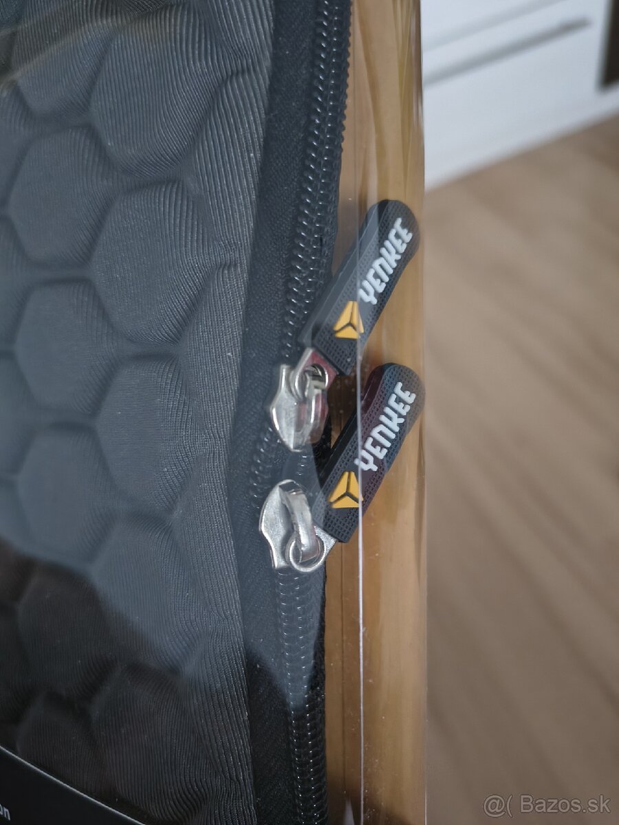Ochranný kryt pre 7" tablety alebo e-knihy , šedá a čierna - 3