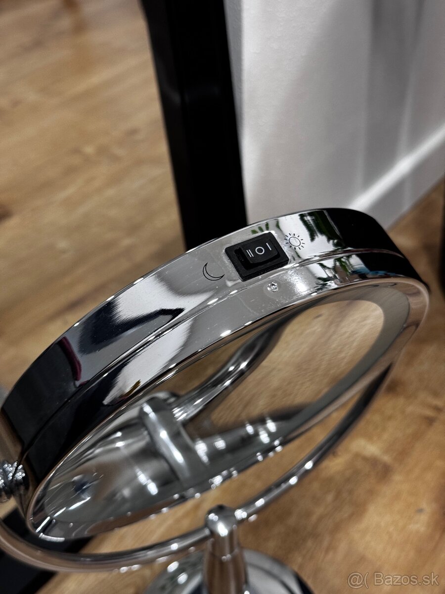 Kozmetické zrkadlo s LED svetlom a so zväčšením - 3