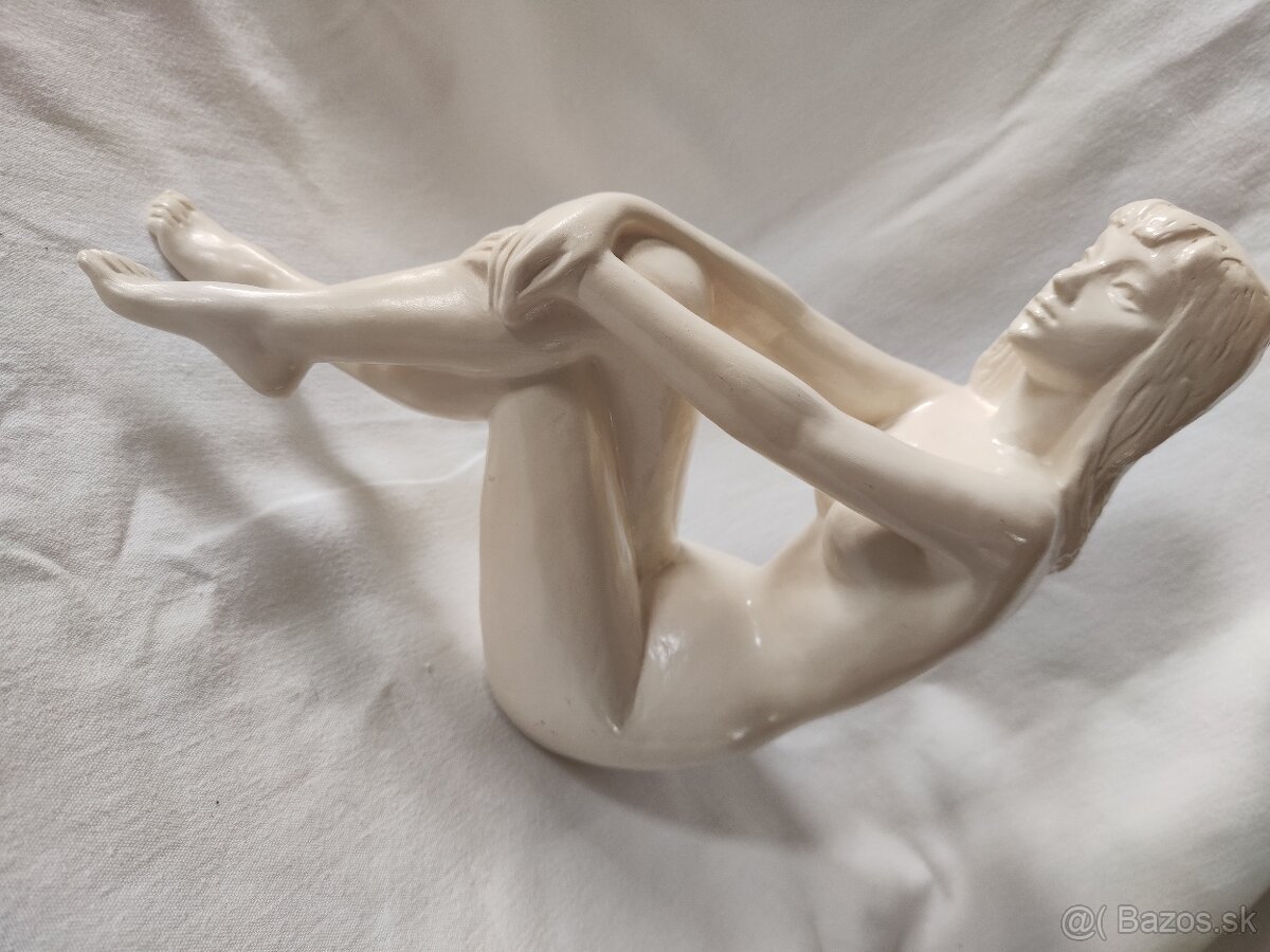 Soška akt Nahá dáma- značeno Jihokera- top stav - 3