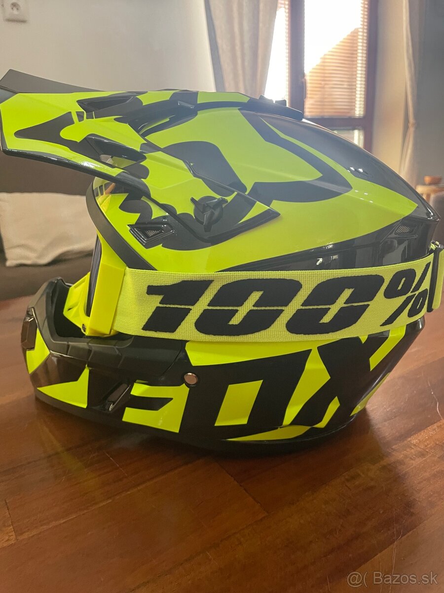 Motocrossová prilba. - 3