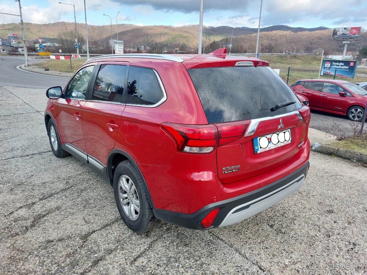 Mitsubishi Outlander 2.0 Mivec 4WD CVT Intense - 3