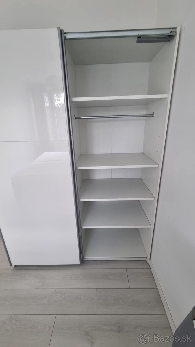 ŠATNÍKOVÁ SKRIŇA - 3