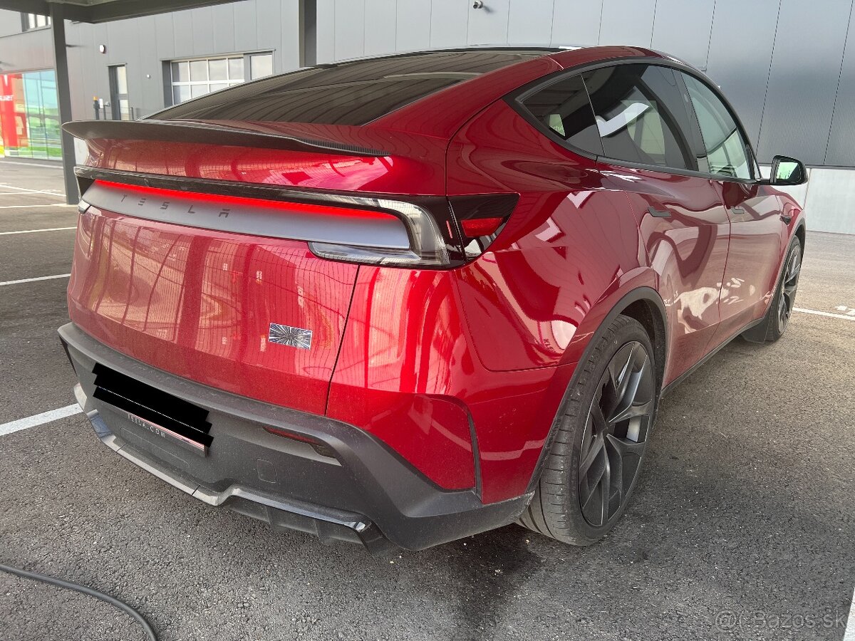 TESLA MODEL Y PERFORMANCE ALL-WHEEL DRIVE - 3
