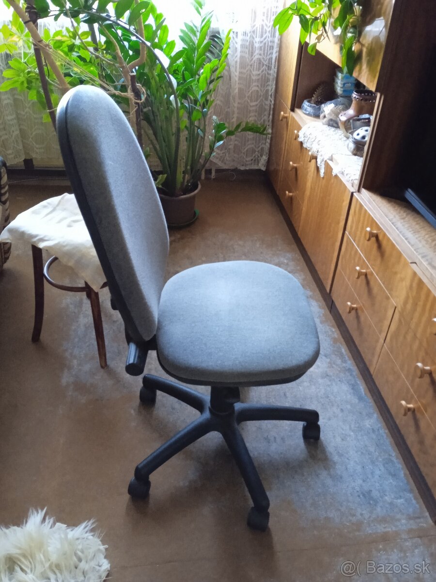 Predám kancelársku stoličku - 3