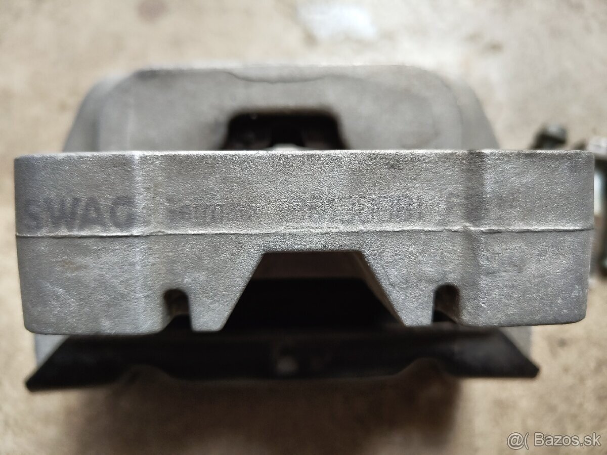 Predam silentblok motora a prevodovky Octavia 1 - 3