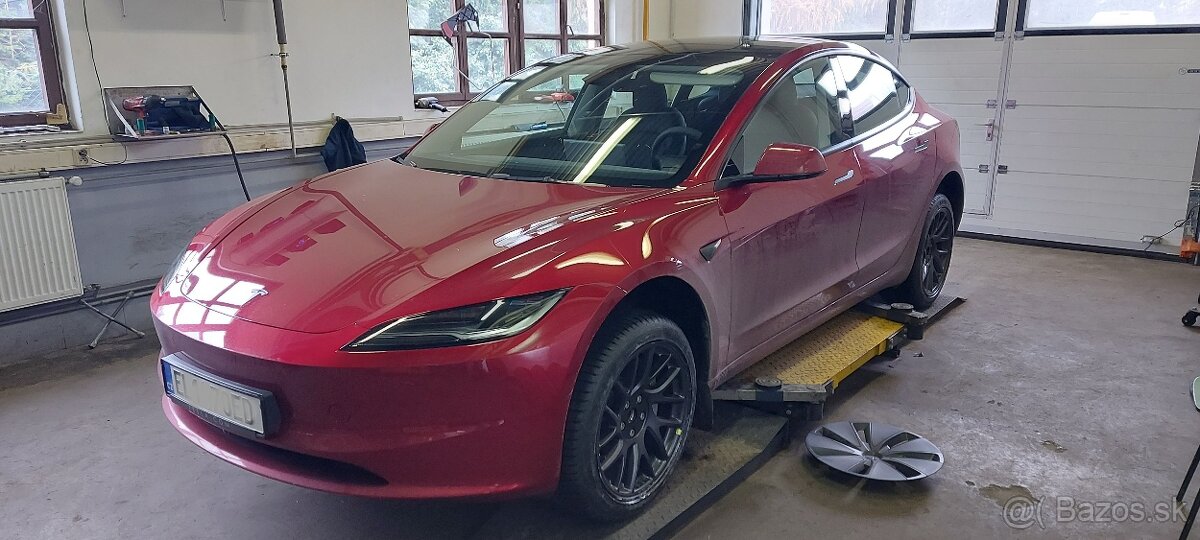 Tesla 3-letné originálne pneumatiky Michelin e Primacy 235. - 3