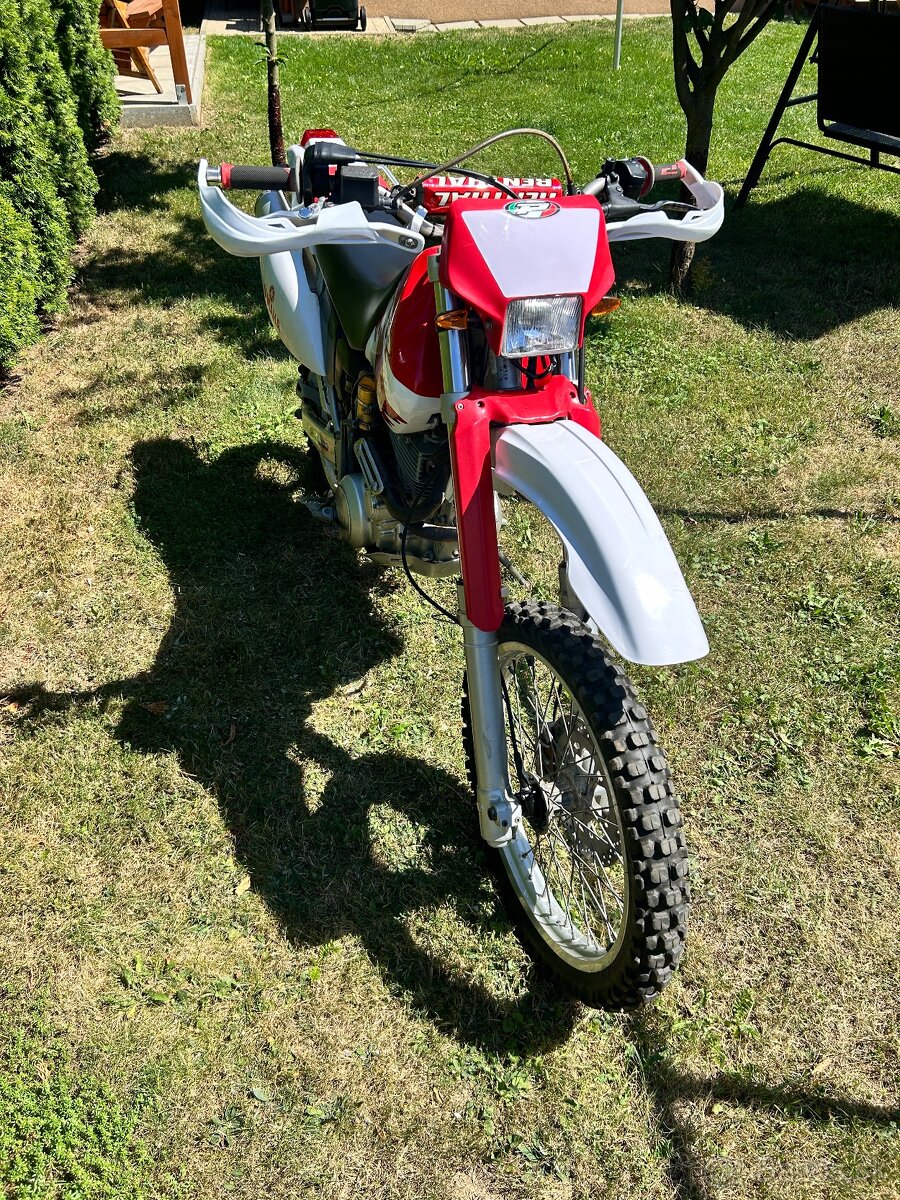 Yamaha TT-R 600